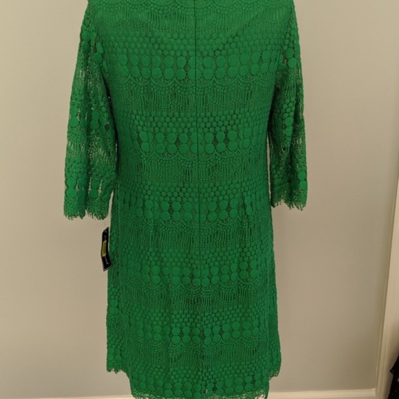 Green lace shift dress - Picture 2 of 3